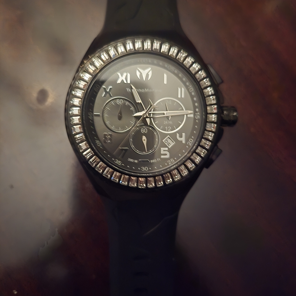 4 Technomarine Luxury Black and Gold Watch with Red Accents. New With Tags. - Picture 3 of 16